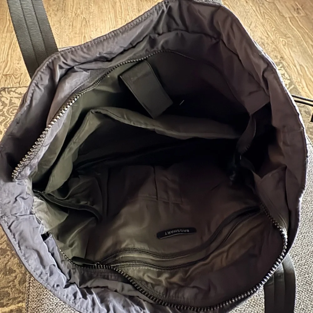 Stylish Black and Gray Duffel Bag - Picture 2 of 2